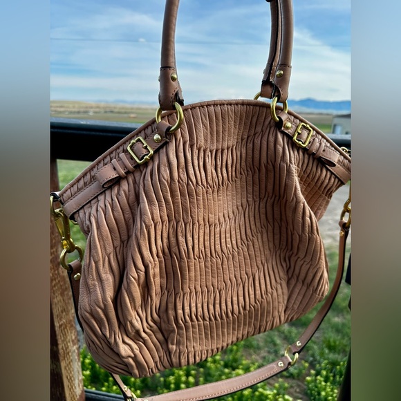 Coach Madison Gathered Leather Lindsey 2-way. Beige with gold 